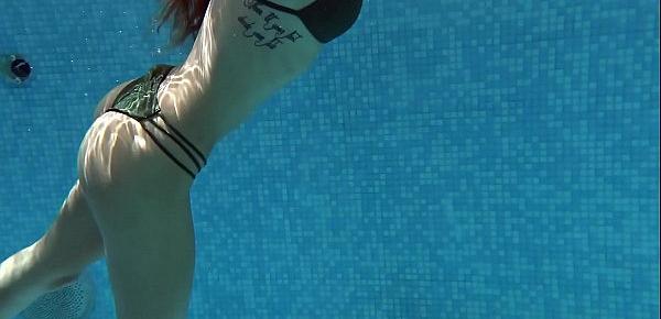  Tiffany Tatum shows hot ass underwater